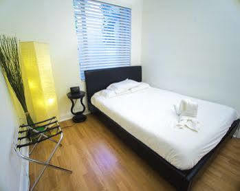 Collins Hotel 3*